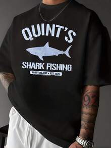 Tiburón gigante simboliza fuerza y aventura marina inspirado en pesca en Amity Island camiseta de hombre con estilo casual moderno - Negro - Ver 1