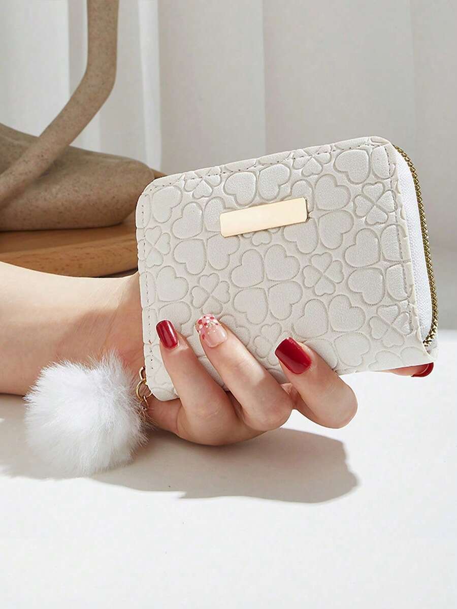 Short Zip Wallet In Faux Leather With Hearts And Clovers Print, Kawaii Coin Purse With Soft Pom-Pom For Women, Compact Card Holder For Everyday Use - 白色 - 查看 1