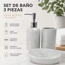 Dreiteiliges Badezimmer-Set aus weißer Keramik mit geometrischer Struktur. Bestehend aus Seifenspender, Zahnbürstenhalter und wasserfester Seifenschale. Leicht zu reinigen und im modernen, minimalistischen Design. Ideal für die Organisation Ihres Waschbeckens, als stilvolles Badezimmeraccessoire und als tolles Einzugsgeschenk. - Weiss - Übersicht 6