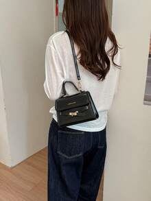 Bolso de mano de moda de unicolor con solapa de PU en relieve y cierre de metal - Negro - Ver 3