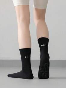 3/5/7 Paar rutschfeste Socken mit Buchstabenmuster, atmungsaktive Sport-Fitness-Yoga-Pilates-Socken bis zur Mitte der Wade, professionelle Indoor-Sport-Fitness-Yoga-Tanz-Pilates-Socken mit rutschfester Silikonsohle, Herbst - Verschiedenfarbig - Übersicht 3