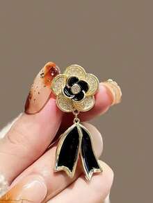 1pc Camellia Pendant Brooch, Fashion Creative Corsage Anti-Exposure Buckle Pin, Cardigan & Blazer Accessory - Black - View 2