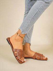 2026 Sommer Neue Damen Sandalen mit quadratischer Zehenpartie und offener Zehenpartie in H-Form, weiche Sohle Mule Sandalen, Urlaubsstil Damen Sommer Sandalen, bequeme Damen Sandalen, lockere Slip-On Damen Sandalen, modische süße Damen Flache Sandalen, Damen Urlaubs Sandalen, Damen braune Sandalen, elegante Damen Sandalen, einfache bequeme tägliche lässige flache Strandschuhe, PU-Leder Material weiche Sohle Damen Große Größen Strandsandalen - Braun - Übersicht 3