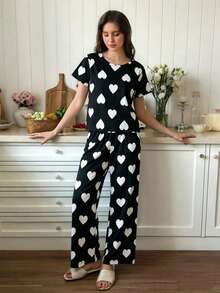 Setelan Piyama 2 Potong Atasan Lengan Pendek dan Celana Panjang Motif Hati Hitam untuk Wanita - Hitam - View 1