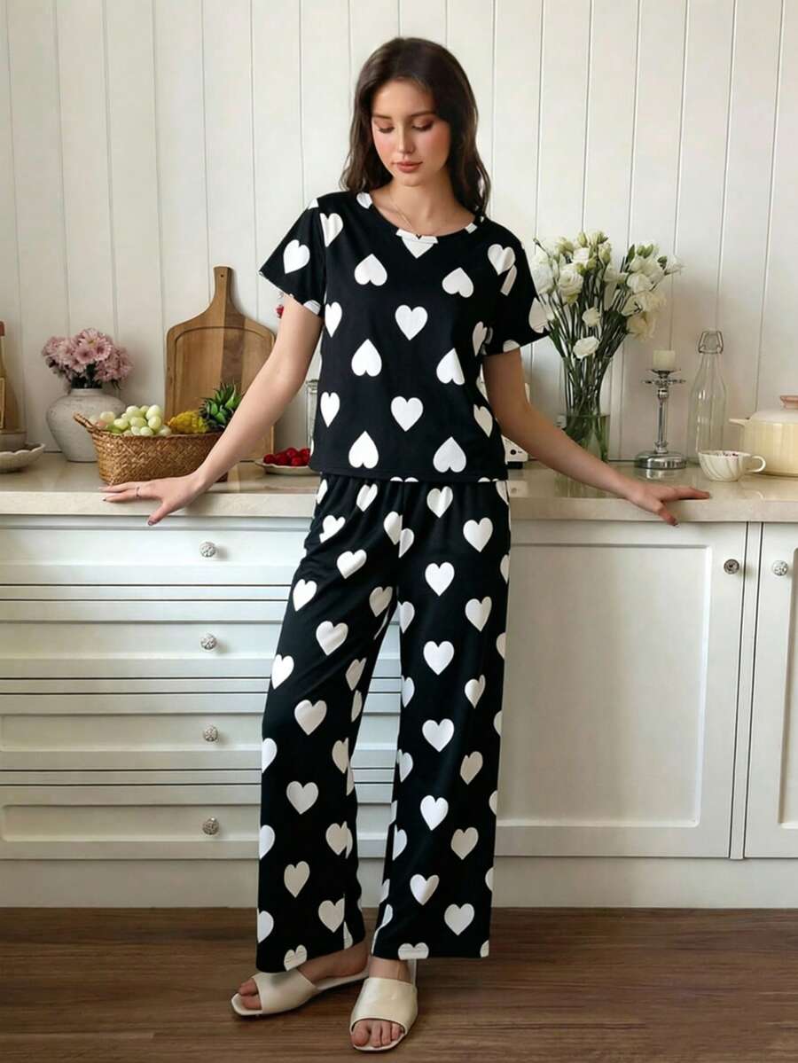 Setelan Piyama 2 Potong Atasan Lengan Pendek dan Celana Panjang Motif Hati Hitam untuk Wanita - Hitam - View 1