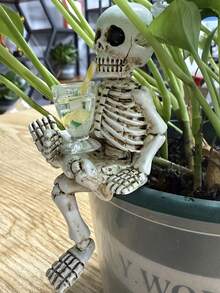 1pc Halloween Skeleton Planter Plant Decor, Funny Skeleton Statue Flower Pot, Suitable For Halloween Party Decoration, Halloween Gift, Balcony Potted Plants, Party Tabletop Decor, Haunted House Atmosphere Setup And Holiday Photo Props - One Size Fits All - View 6