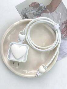 1 Set Funda Protectora para Cargador de Apple + Bolsa de Almacenamiento de Cable de Datos de Caparazón Duro, Organizador de Almacenamiento para Oficina, Viaje y Dormitorio, Regalo Sorpresa para la Novia - Juego de seis piezas con forma de corazón blanco - Ver 4