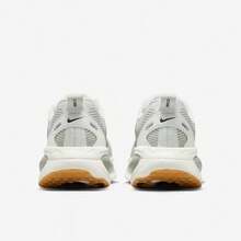 Nike VOMERO 18-Kilometer Professional Running Shoe For Men With Cushioned Cushioning. - Light Green - View 7
