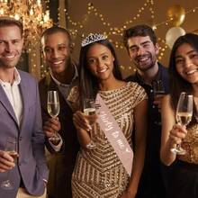 「Talk To Me About 30」肩帶與水鑽皇冠套裝－30歲生日女性禮物，生日派對用品 - 查看 10