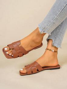 2026 Sommer Neue Damen Sandalen mit quadratischer Zehenpartie und offener Zehenpartie in H-Form, weiche Sohle Mule Sandalen, Urlaubsstil Damen Sommer Sandalen, bequeme Damen Sandalen, lockere Slip-On Damen Sandalen, modische süße Damen Flache Sandalen, Damen Urlaubs Sandalen, Damen braune Sandalen, elegante Damen Sandalen, einfache bequeme tägliche lässige flache Strandschuhe, PU-Leder Material weiche Sohle Damen Große Größen Strandsandalen - Braun - Übersicht 4
