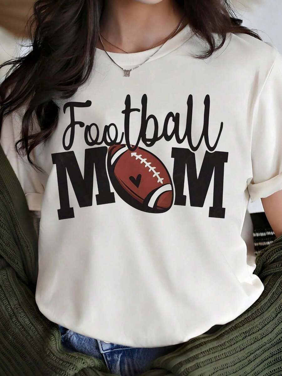 Women's Casual Blouses: White T-Shirt With "Football MOM" Graphic And Heart Detail, Short Sleeve American Football Sports Shirt, Game Day Top, Casual Blouse - 白色的 - 查看 1