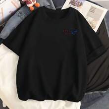 Camiseta informal de manga corta y cuello redondo para hombre y mujer con estampado de avión de papel y corazón, apta para todas las estaciones. - Negro - Ver 1