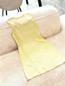 Vestido mini elegante sin mangas con hebilla de corazón de metal, adecuado para fiestas, ir al trabajo, citas nocturnas y el Día de San Valentín en verano - Marrón Chocolate - Ver 2