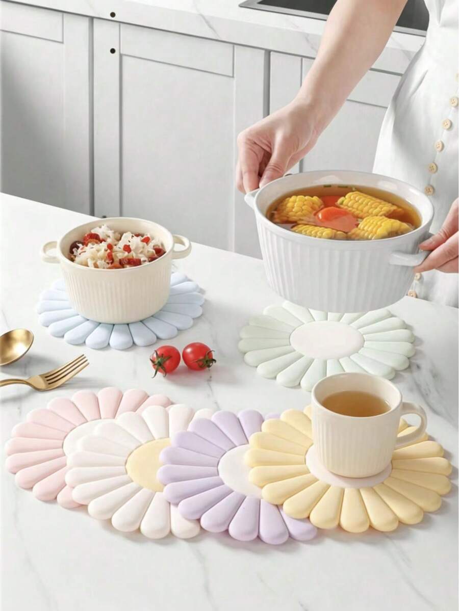 1pc Silicone Heat Resistant Mat, Non-Slip And Heat-Resistant, Suitable For Kitchen Countertops, Ideal For Placing Hot Dishes. Modern Design, Can Hold Pots, Bowls And Pans. Elegant Daisy Pattern Silicone Placemat, Heat-Resistant And Easy To Clean, Can Be Used As Coaster And Heat-Resistant Mat. - View 1