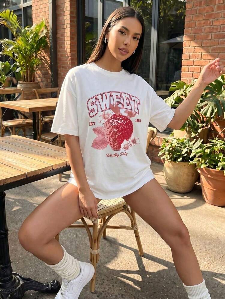 Women's Cotton T-Shirt, Round Neck, Short Sleeve, Vintage Design With Red Strawberry Floral Print, Loose And Casual Style. - 白色的 - 查看 1