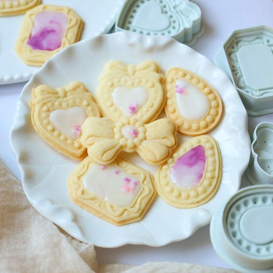 Vintage Pearl Edge Cookie Cutter Set, Bowknot Heart Water Drop Rectangle Frame Baking Tools, Suitable For Wedding Desserts And DIY Gifts - View 1