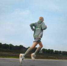 Nike VOMERO 18-Kilometer Professional Running Shoe For Men With Cushioned Cushioning. - Light Green - View 9