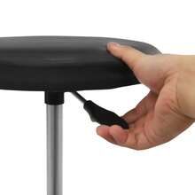 YISSALE Taburete de taller neumático, redondo y negro, con altura regulable de 45 a 58 cm (17,72–22,83 pulgadas), bandeja para herramientas con 4 compartimentos, giratorio 360° y móvil, ideal para reparaciones de automóviles, talleres mecánicos y trabajos de bricolaje. - Negro - Ver 9