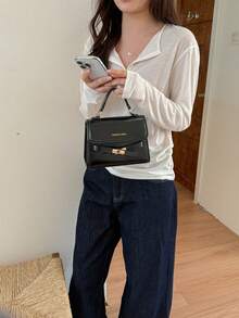 Bolso de mano de moda de unicolor con solapa de PU en relieve y cierre de metal - Negro - Ver 2