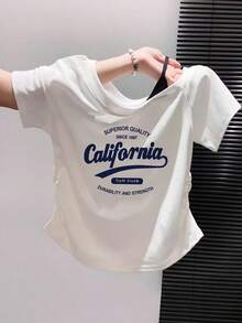 白色露肩方領 California 字體印花短袖 T-shirt 女款夏季修身顯身材性感風上衣 美式復古休閒 - 白色-印花藍 - 查看 5