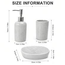 Dreiteiliges Badezimmer-Set aus weißer Keramik mit geometrischer Struktur. Bestehend aus Seifenspender, Zahnbürstenhalter und wasserfester Seifenschale. Leicht zu reinigen und im modernen, minimalistischen Design. Ideal für die Organisation Ihres Waschbeckens, als stilvolles Badezimmeraccessoire und als tolles Einzugsgeschenk. - Weiss - Übersicht 2