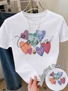 Camiseta blanca de mujer con varios corazones en tonos pastel difuminados y palabra Cousin en caligrafía de pedrería, diseño familiar romántico casual. - Blanco - Ver 1