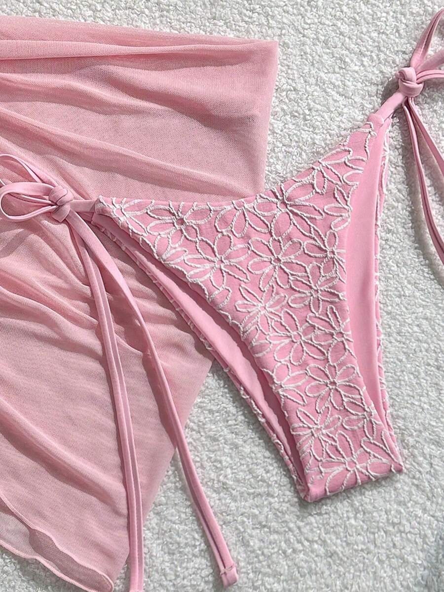 Swim Mod Set de 3 piezas de traje de baño de vacaciones de verano en la playa con parte superior tipo halter con textura floral y decoración de flores doradas, pantalones cortos con lazo lat - Multicolor 4 - Ver 1