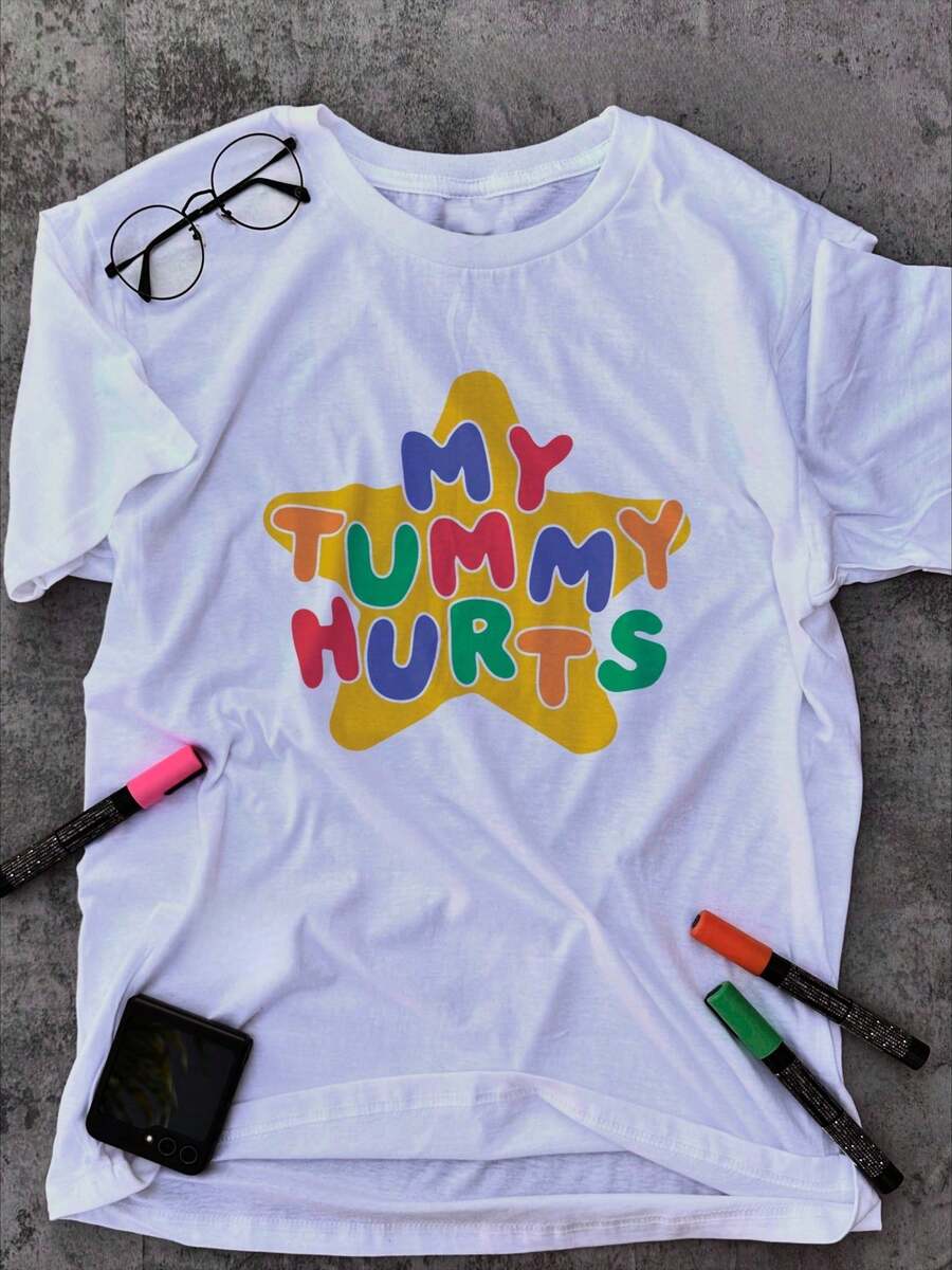 Camiseta "Me Duele la Barriga" / Camiseta con Meme Divertido / Ropa Clowncore / Camiseta de Payaso / Camiseta Kidcore / Ropa Kidcore / Regalo Divertido para Ella / Regalo para Él - Blanco - Ver 1