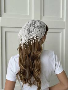 1 buah Ikat Kepala Wanita Motif Bunga Asli dengan Bordir Bunga dan Rumbai di Tepinya, Cocok untuk Penggunaan Sehari-hari dan Liburan - Putih - View 4