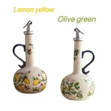 1 pieza Juego de botella de aceite de oliva y frasco de condimentos pintado a mano con diseño de limón y arándano; elegante diseño floral de limón amarillo en cerámica para salsa de soja; ideal para la cocina del hogar como botellas de salsa de soja, vinagre y especias; botella de salsa de soja a prueba de fugas; excelente como regalo - Ver 2