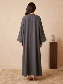 Hafizah 女款黑色長款條紋刺繡開襟外套夾克附頭巾 2件套 - 灰色 - 查看 2