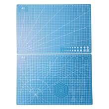 1 pieza Alfombrilla de corte multifuncional de escritorio de tamaño A3 con impresión a doble cara, color aleatorio, colorida, para manualidades DIY - 1 unidad, impresión a doble cara, colores aleatorios, tamaño A3. - Ver 5