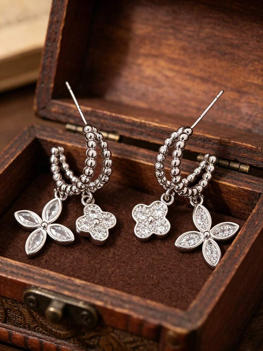 1 Pair Super Sparkling Zirconia Four-Leaf Clover Earrings, Luxury High-End Delicate Stud Earrings, Niche Design, Versatile Elegant Ear Jewelry For Women, Suitable For Daily Wear, Gift, Wedding, Best Friend - Super Sparkly Cubic Zirconia Four-leaf Earrings - View 1