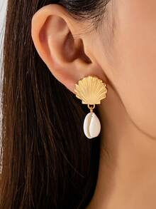 European & American Vacation Style Shell Fan-Shaped Earrings For Women, Niche Design Premium Feel Dangle Earrings, INS Earrings - Yellow Gold - View 2