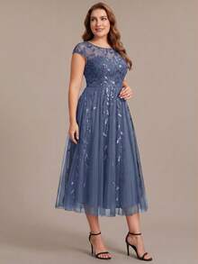 EVERPRETTY Vestido midi azul empolvado talla grande para la madre de la novia con bordado de lentejuelas en forma de hoja, escote transparente y falda de tul en línea A para boda formal - Neblina azul - Ver 4