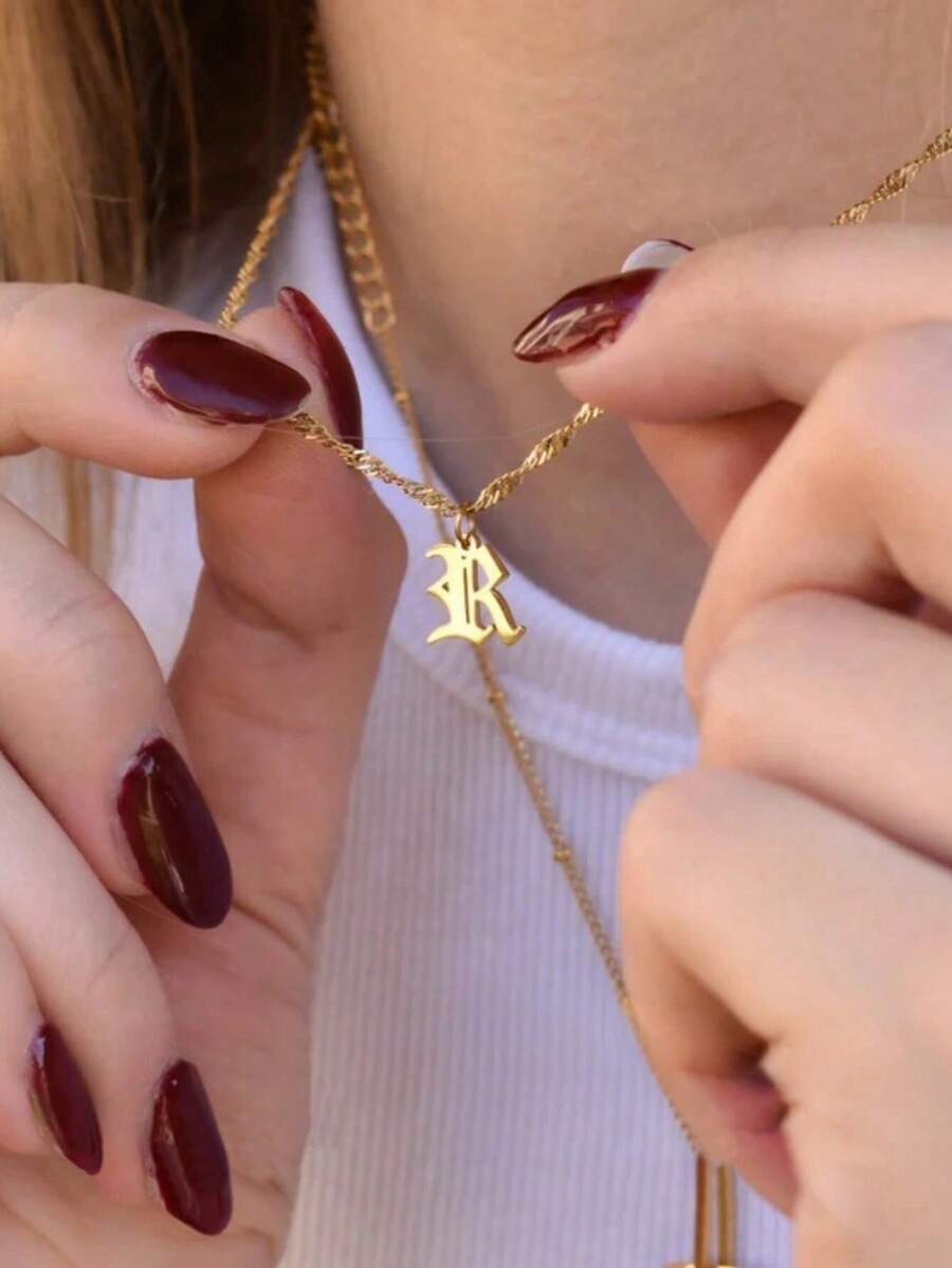 Vintage Gothic Letter A-Z Pendant Collarbone Necklace, 18K Gold Plated Stainless Steel Twisted Fine Chain, Niche INS Minimalist Versatile Women's Necklace, Daily Commute Birthday Gift Accessory - Yellow Gold - View 1