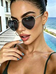 New Women's Fashion Versatile Metal Heart Street Style Hip Hop Personalized Glasses Daily Casual Vacation Women's Men's High-End Vintage Decorative Glasses - Multicolor - View 3