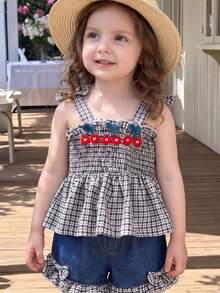 两件套女婴甜辣格纹露背吊带背心，包括一件带有3D樱桃刺绣和蝴蝶结肩带的格纹拼接荷叶边蝴蝶结牛仔短裤。 - 黑與白 - 查看 1