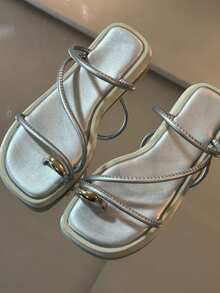 Women's Flatform Sandal With ABS Detail On The Little Toe, Elegant Women's Flat Summer - 銀色 - 查看 4