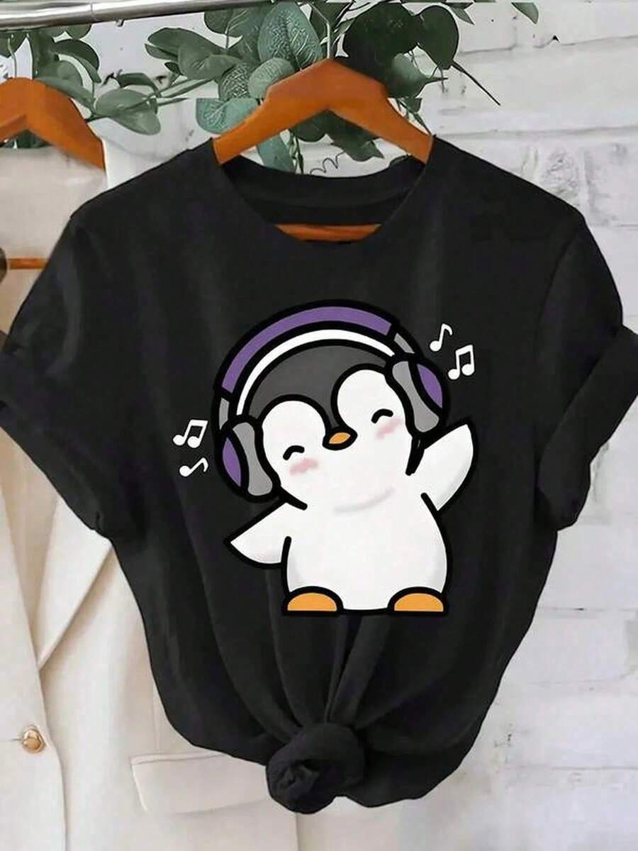 eta estampada 2026 para mujer con un diseño moderno de pingüino y auriculares, ideal para un look casual y divertido, nueva colección, envío nacional - Noir - Voir 1