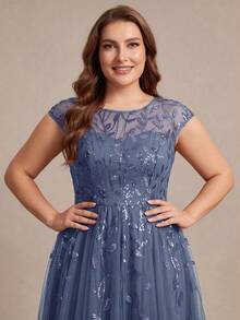 EVERPRETTY Vestido midi azul empolvado talla grande para la madre de la novia con bordado de lentejuelas en forma de hoja, escote transparente y falda de tul en línea A para boda formal - Neblina azul - Ver 6