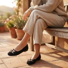 Women's Low Vamp Flat Slip-On Shoes, Rhinestone Heart-Shaped Linked Buckle Decoration, Solid Color Without Print Pattern, Square Toe Low-Top No-Strap Style, Flat Sole, Commuter Low Vamp Shoes, Gentle Minimalist Style, Spring/Autumn Daily Commute Black, Matte Suede Material, Soft Sole Slouchy Flat Shoes - Black - View 4