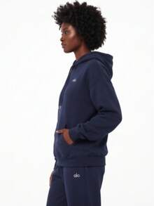Alo Yoga Accolade Hoodie - 寶藍色 - 查看 4