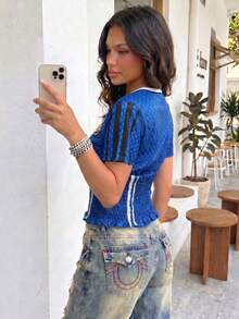 Camiseta casual de mujer con cuello en V, fruncida, con borde de lechuga y dobladillo ajustado, estilo jersey de Argentina, para atuendos de verano, top lindo para salir, Y2K - Azul oscuro - Ver 2