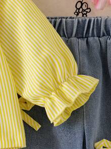 Setelan 2 Potong Gaya Preppy Segar untuk Bayi Perempuan: Blus Lengan Puff Bergaris Kuning Lemon dengan Hiasan Renda + Celana Jeans Flare Warna Terang dengan Hiasan Pita yang Serasi - Kuning - View 6