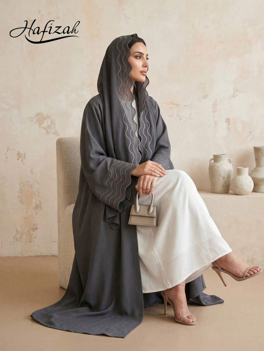 Hafizah 女款黑色長款條紋刺繡開襟外套夾克附頭巾 2件套 - 灰色 - 查看 1