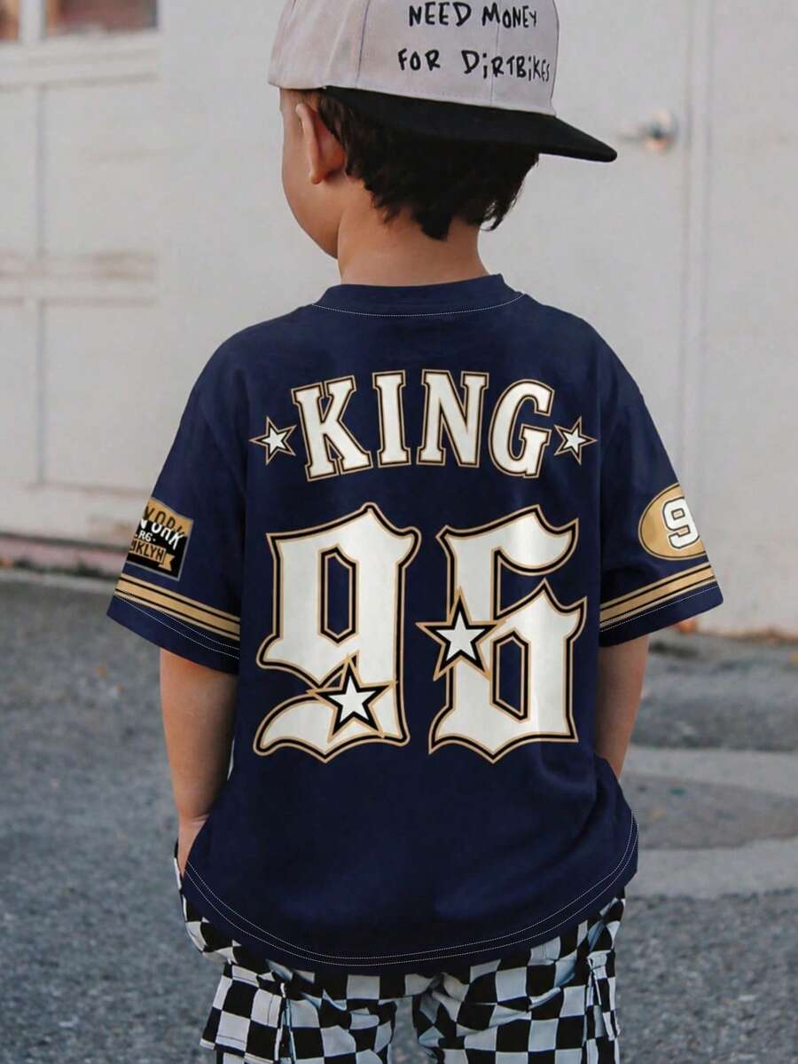 1件青少年男童海軍藍&金色 #96 King New York Brooklyn 球衣短袖設計,夏季休閒時尚印花圓領百搭T恤,柔軟親膚,適合男孩與兒童,男童服飾圖案上衣 - 藍色 - 查看 1
