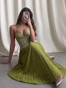 Elegant Sexy Spaghetti Strap Long Fitted Dress, Summer Green Lace Backless Ruffle Dress, Suitable For Outings, Cocktail Parties, And Formal Events - Green - View 4