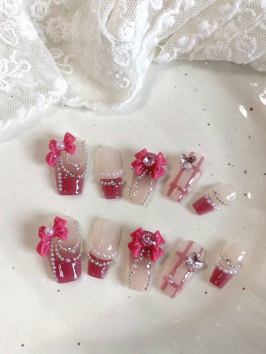 10 piezas de uñas postizas cortas estilo ataúd hechas a mano para el Día de San Valentín, diseño rosa dulce con degradado francés rosa, cadena de perlas, lazo y gema, acabado brillante, suministros de arte de uñas - Rosa - Ver 1