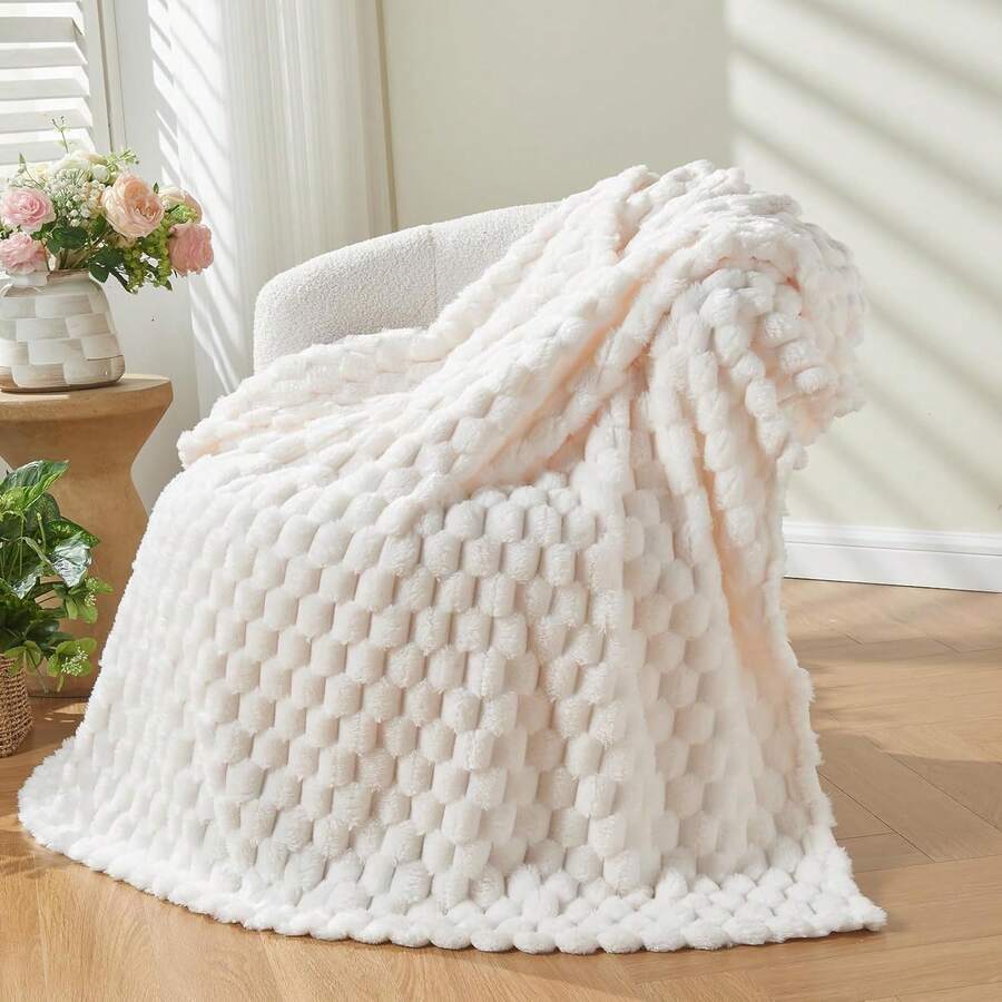 1pc Comfortable Flannel Blanket, Super Soft & Lightweight, Suitable For All Seasons, Hexagonal Jacquard Halloween Design, Perfect For Home, Christmas, Camping, Fashionable Room & Bedroom Decor